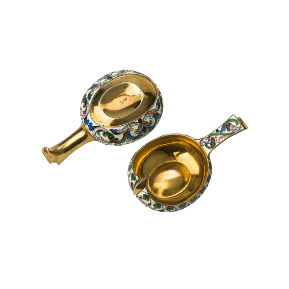 Парные серебряные ковши (корчики) фабрики И.Салтыкова, серебро 84 пробы, внутреннее золочение, полихромная перегородчатая эмаль, Москва, 1884–1890-е гг