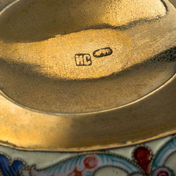 Парные серебряные ковши (корчики) фабрики И.Салтыкова, серебро 84 пробы, внутреннее золочение, полихромная перегородчатая эмаль, Москва, 1884–1890-е гг